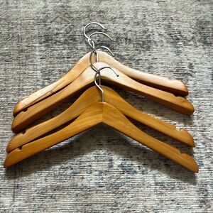 25 wooden hangers for baby or children’s clothing.